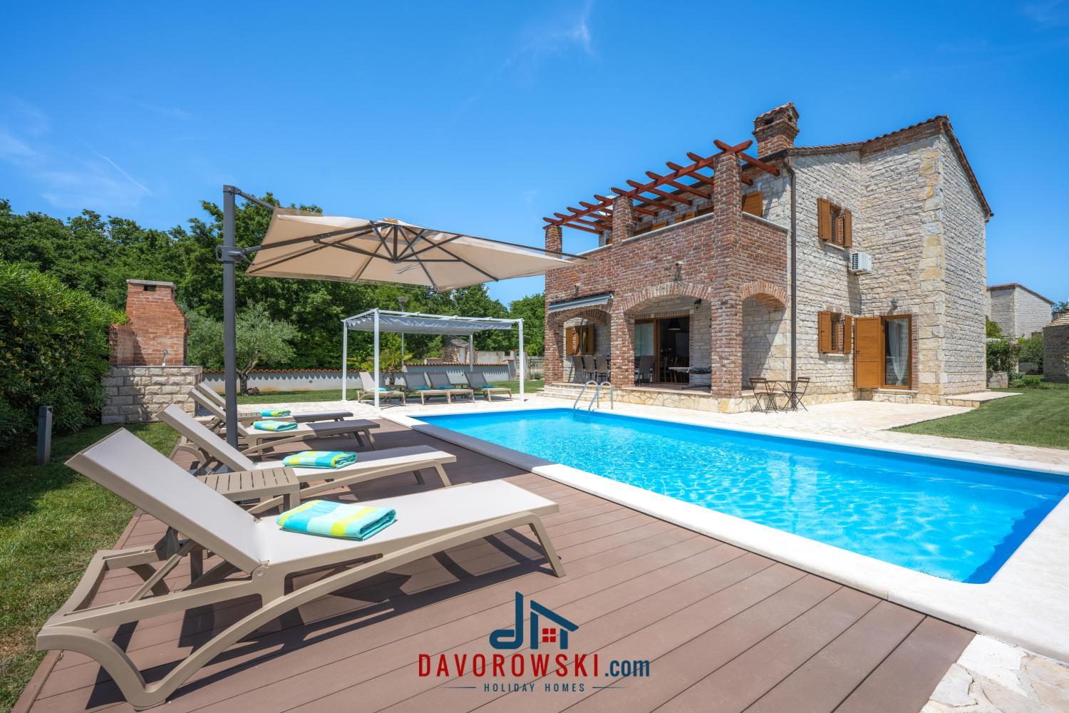 paradis-villa-stone-queen